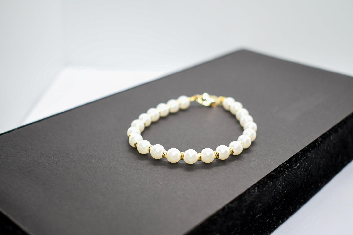 FRESHWATER PEARL BRACELET