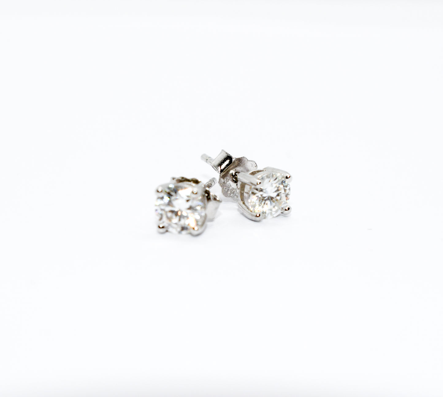 CLASSIC 4-PRONG STUD EARRINGS- 4MM