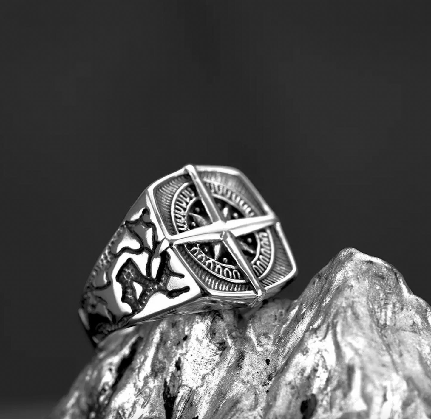 VINTAGE COMPASS RING