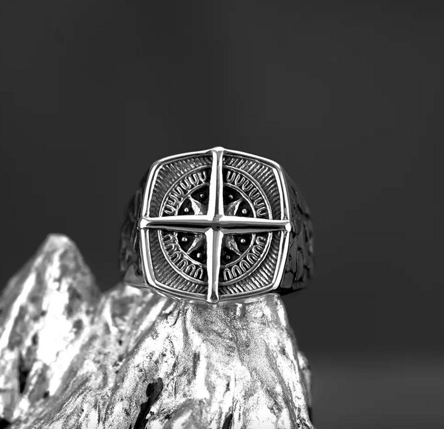 VINTAGE COMPASS RING