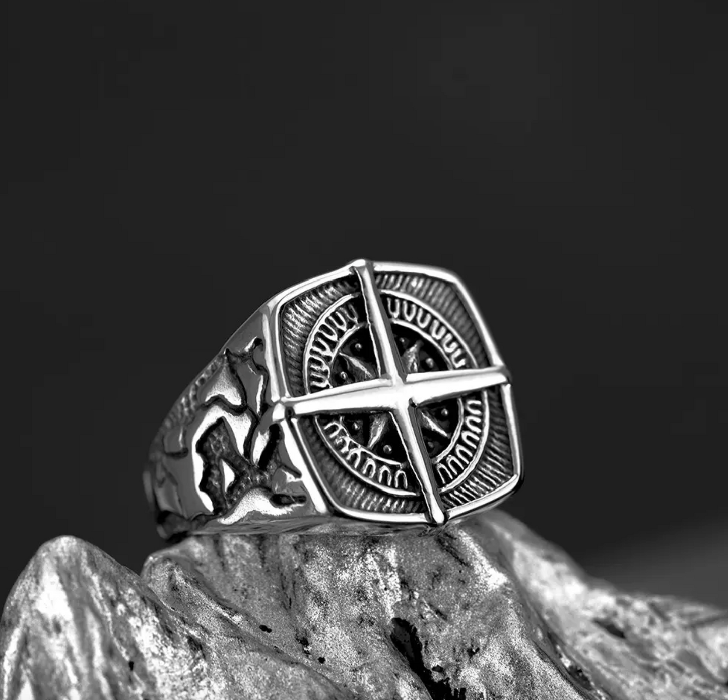 VINTAGE COMPASS RING