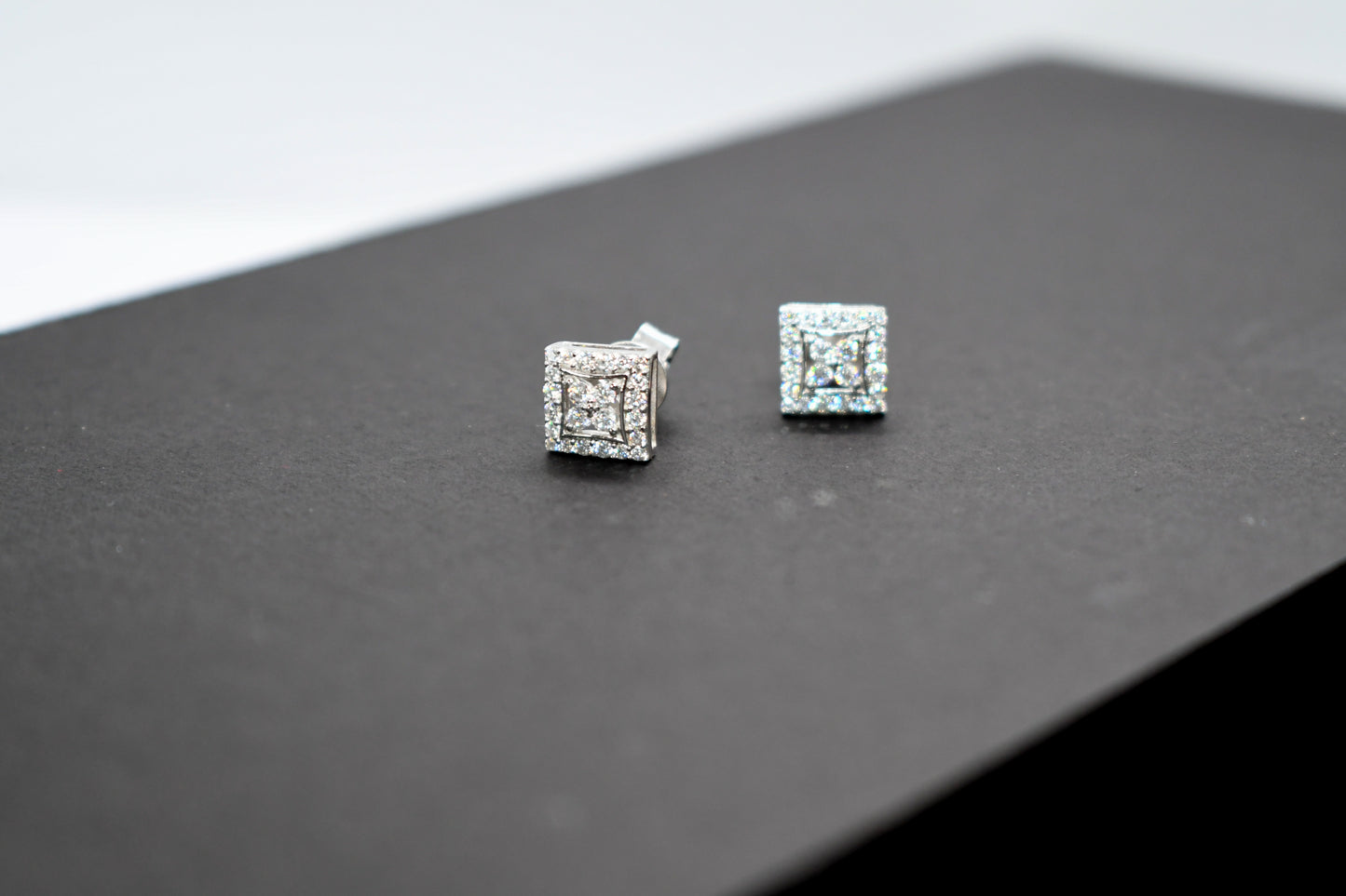 VVS CERTIFIED STUD EARRINGS