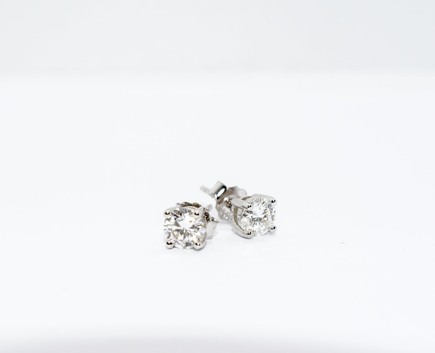 CLASSIC 4-PRONG STUD EARRINGS- 4MM